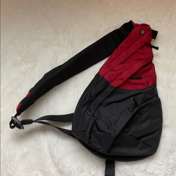 victorinox backpack red